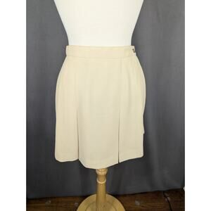 Item... Skirt Size 6 Beige Pleated Mini Vintage